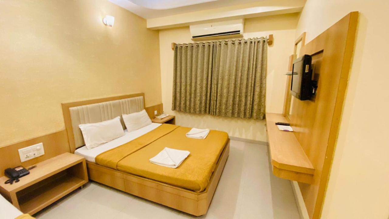 Hotel Sai Gurusthan Shirdi Exterior foto