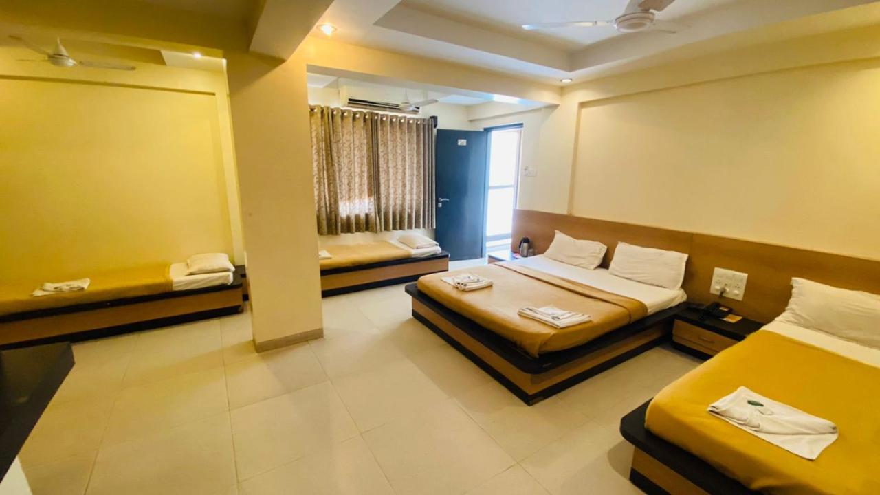 Hotel Sai Gurusthan Shirdi Exterior foto