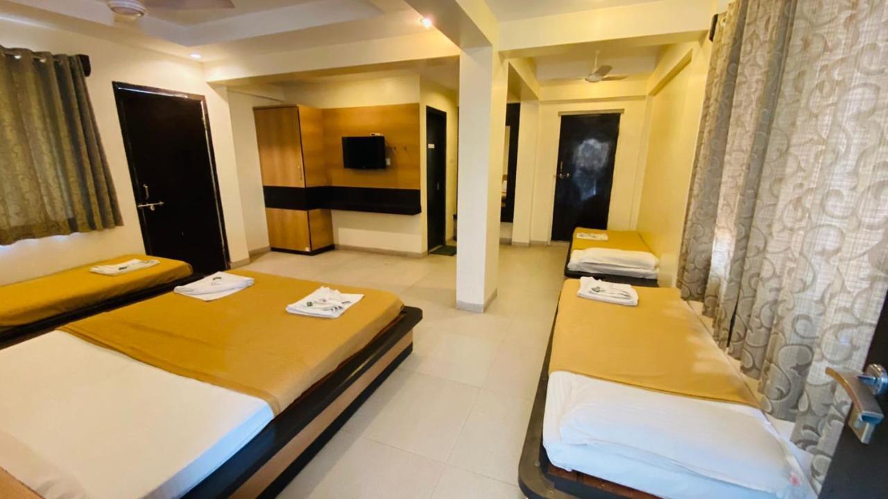 Hotel Sai Gurusthan Shirdi Exterior foto