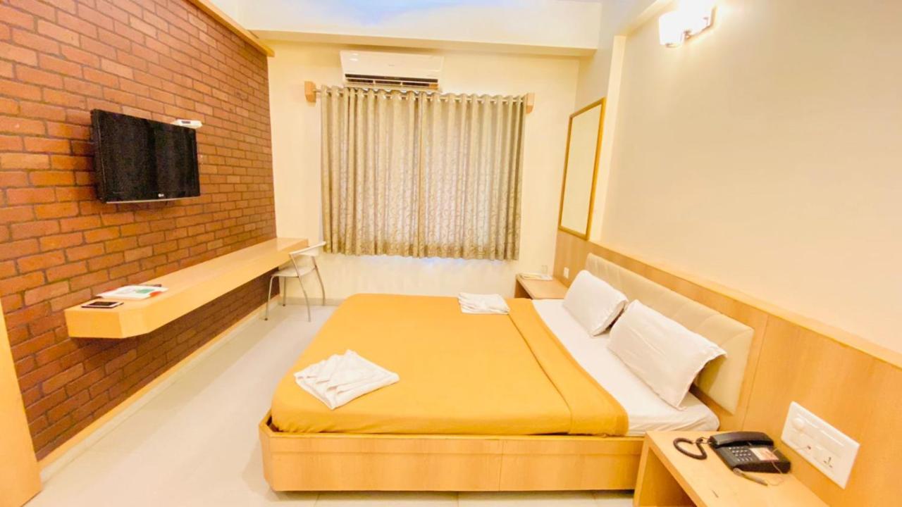 Hotel Sai Gurusthan Shirdi Exterior foto