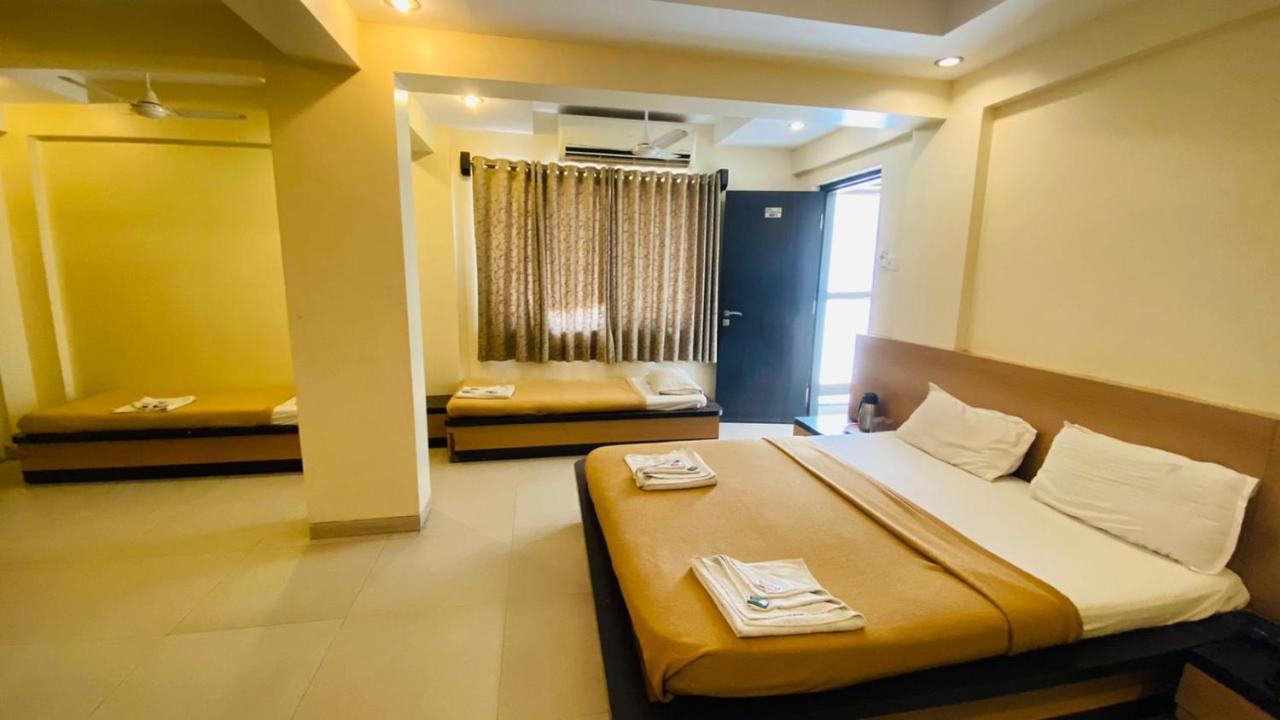 Hotel Sai Gurusthan Shirdi Exterior foto